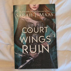 A Court of Wings and Ruin ORIGINAL COVER paperback!